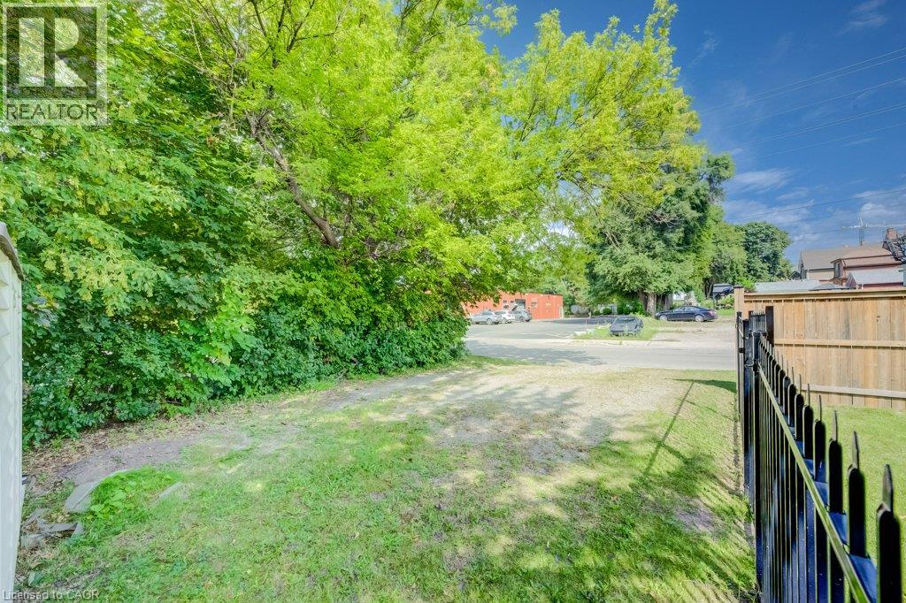 185 STRANGE Street - Image 32
