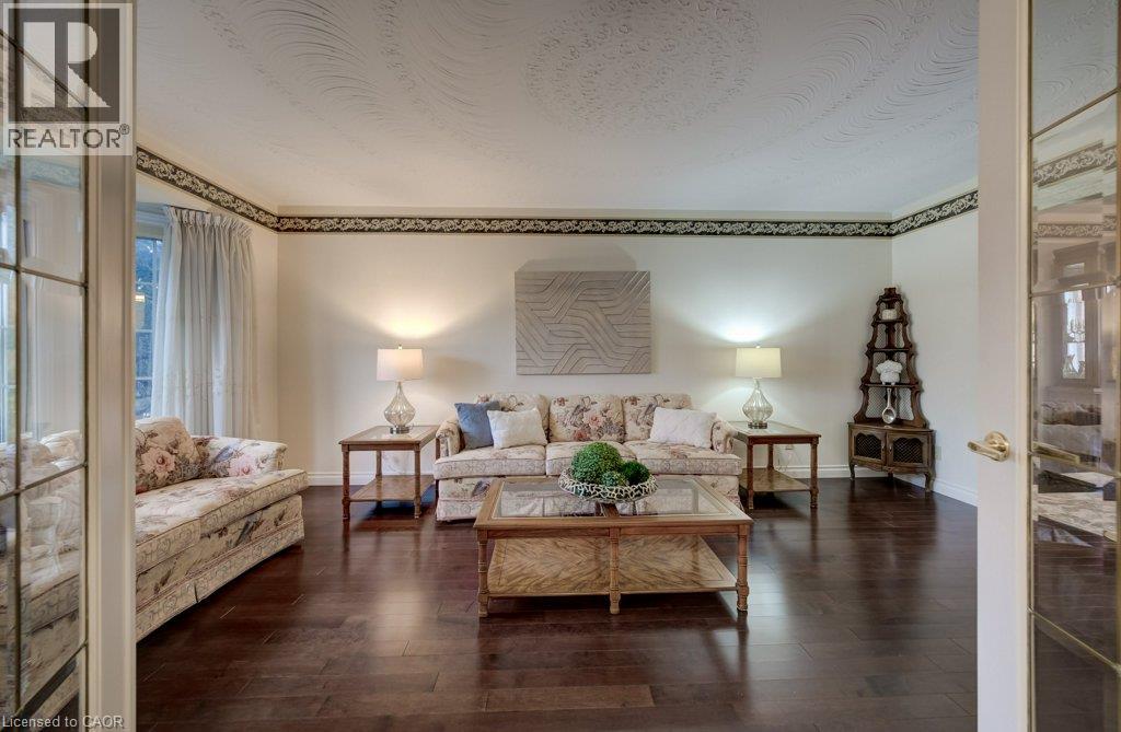 449 KNIGHTSBRIDGE Court - Image 14
