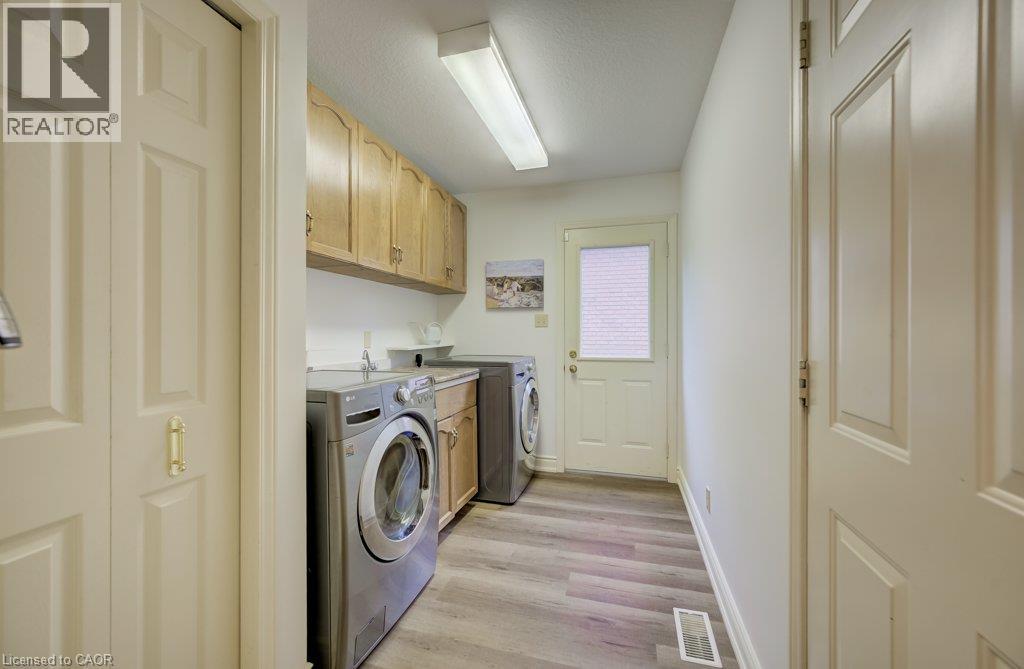 449 KNIGHTSBRIDGE Court - Image 21