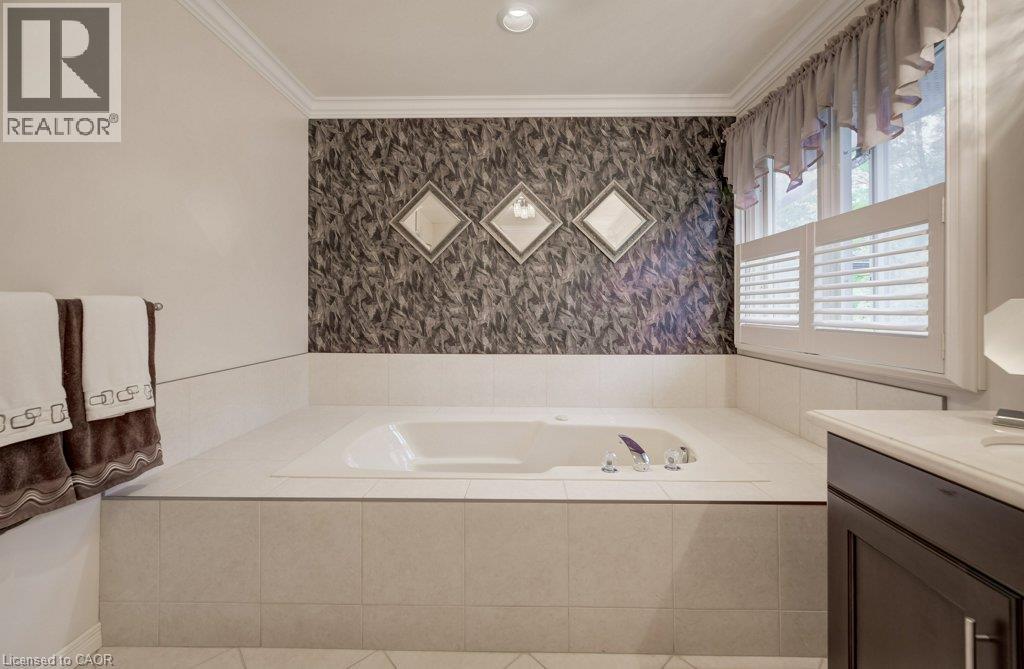449 KNIGHTSBRIDGE Court - Image 28