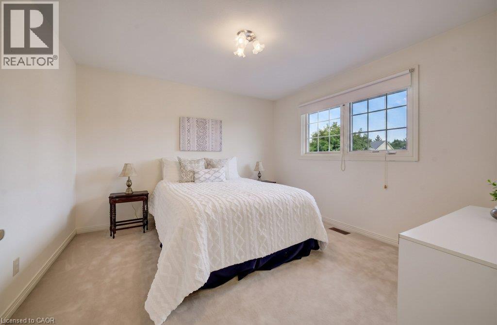 449 KNIGHTSBRIDGE Court - Image 32
