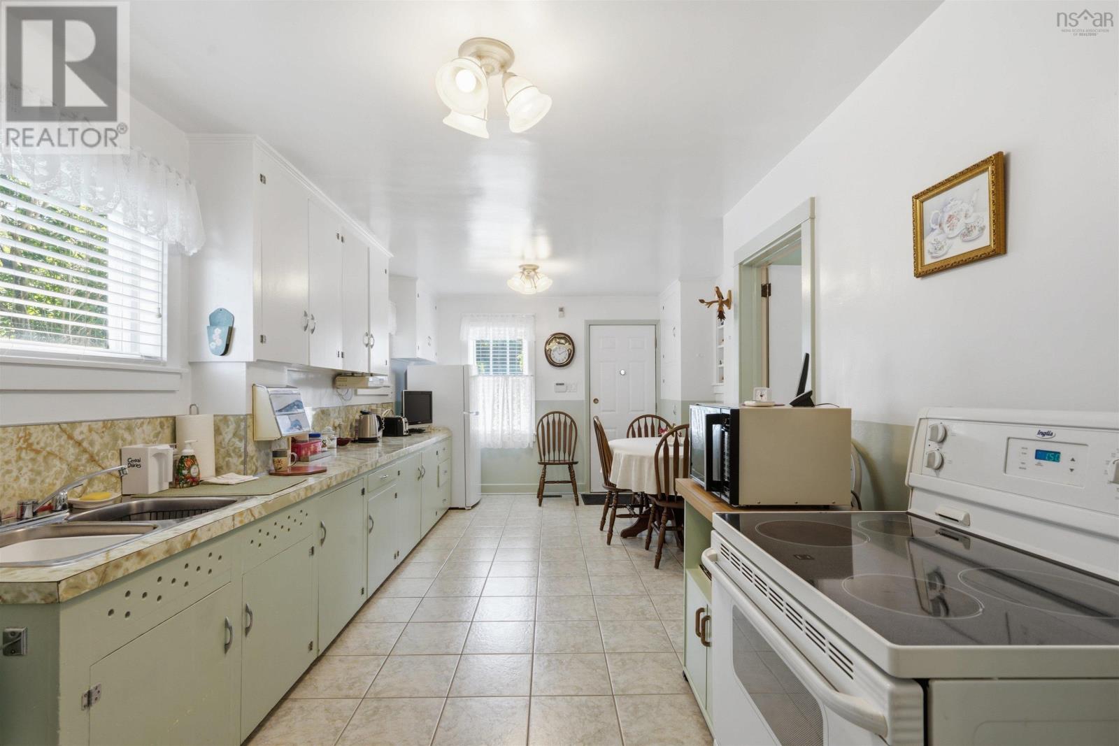 3360 Albert Street - 12
