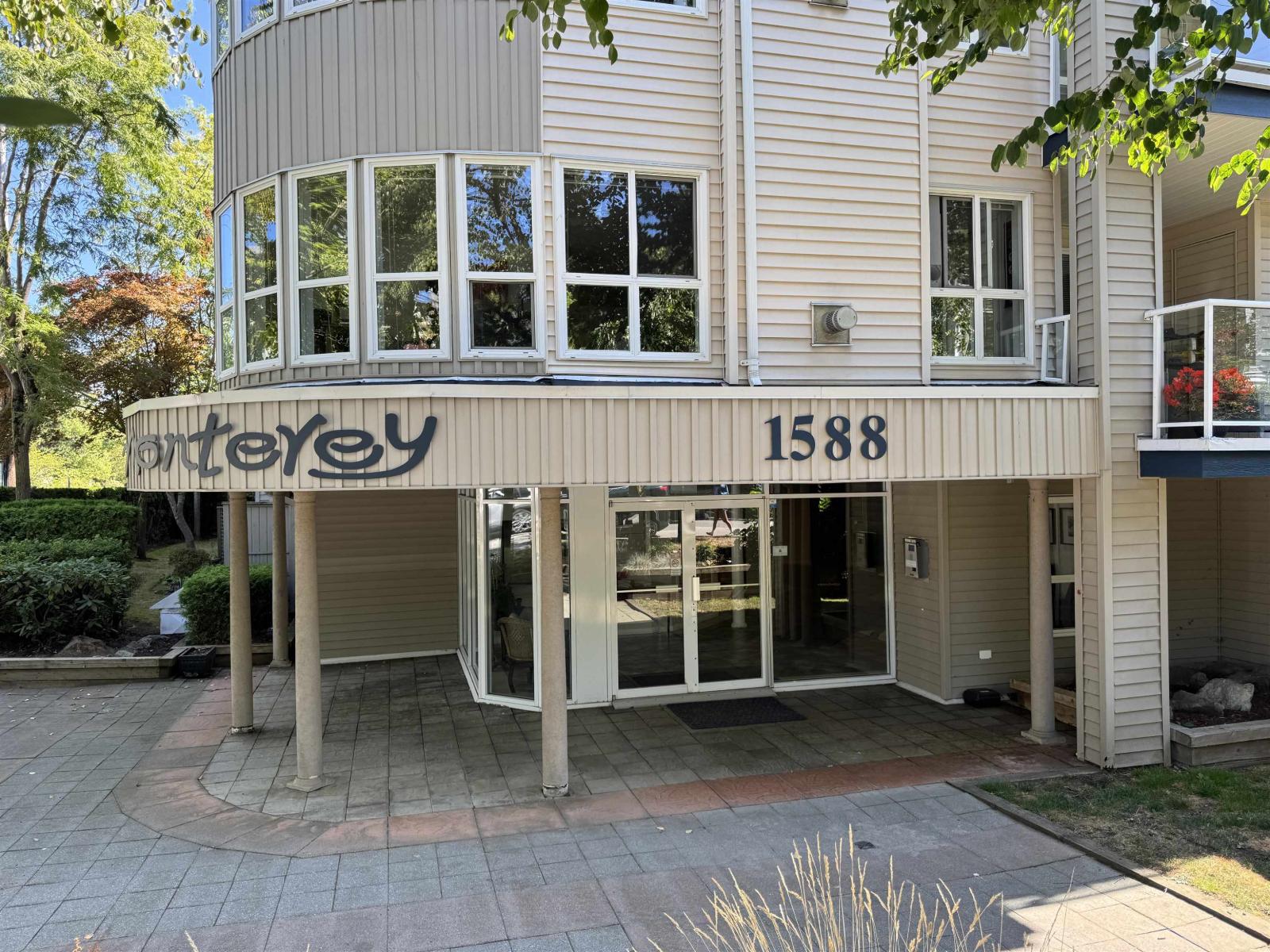 104 1588 BEST STREET, White Rock