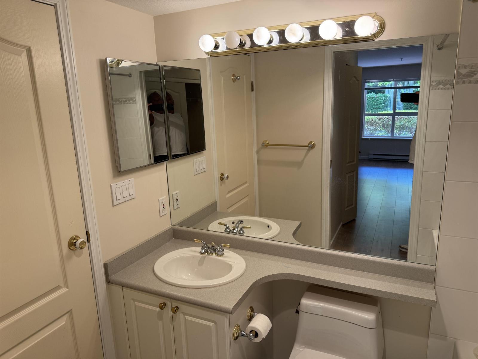 104 1588 BEST STREET, White Rock