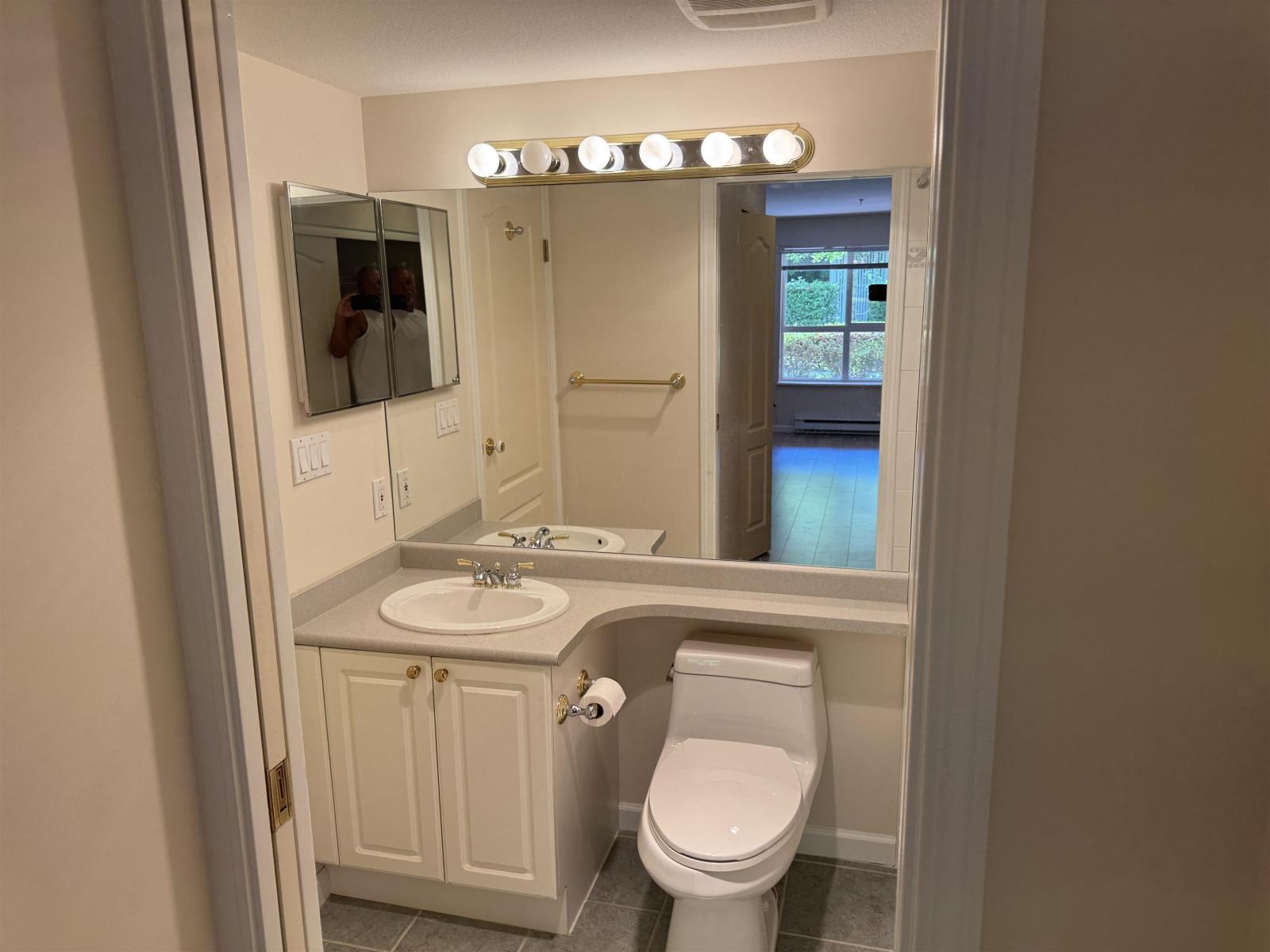 104 1588 BEST STREET, White Rock