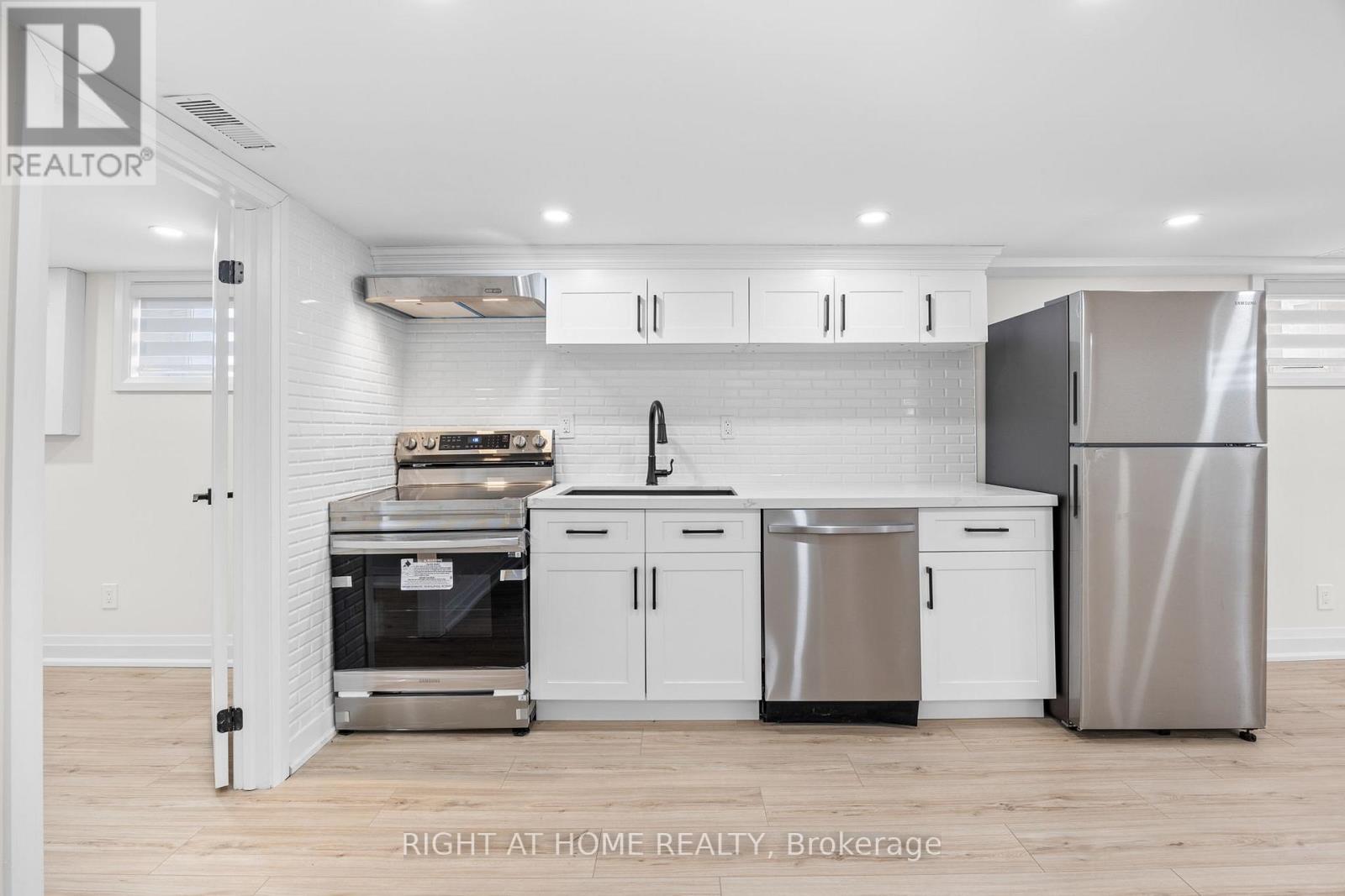 Photo of 961 Victoria Park Avenue