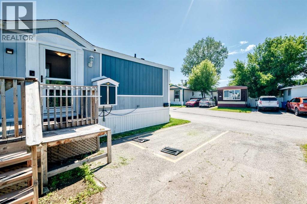 130, 6724 17 Avenue SE - 3