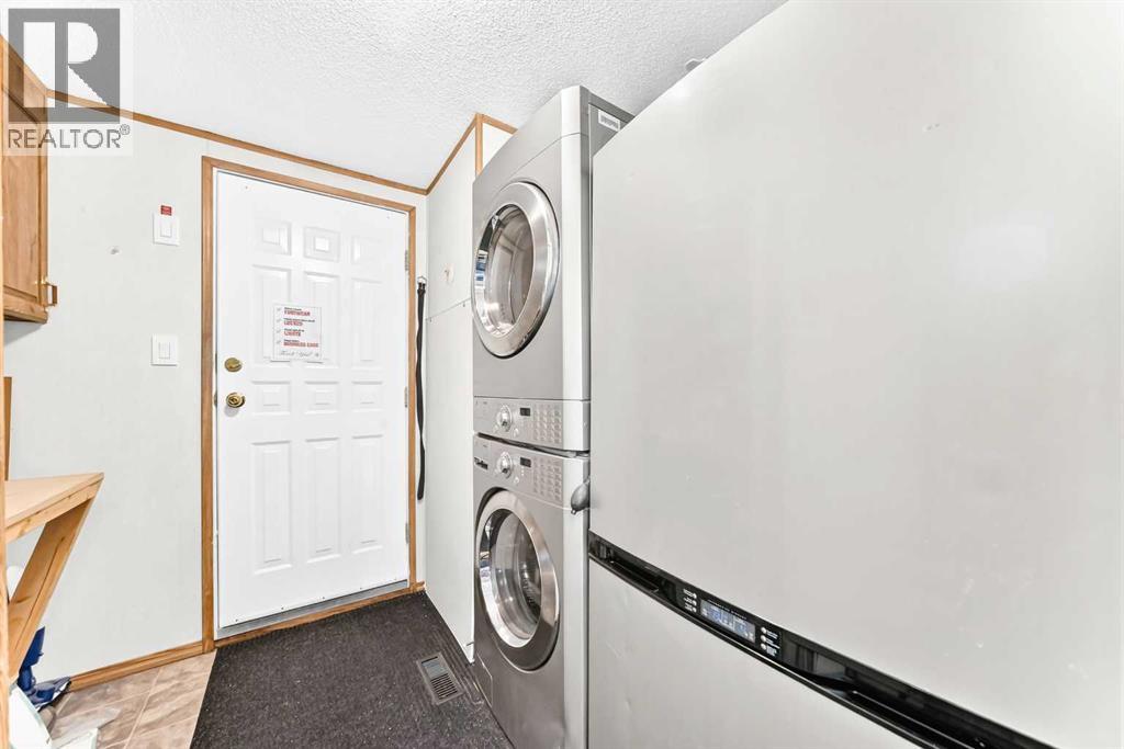 130, 6724 17 Avenue SE - 30