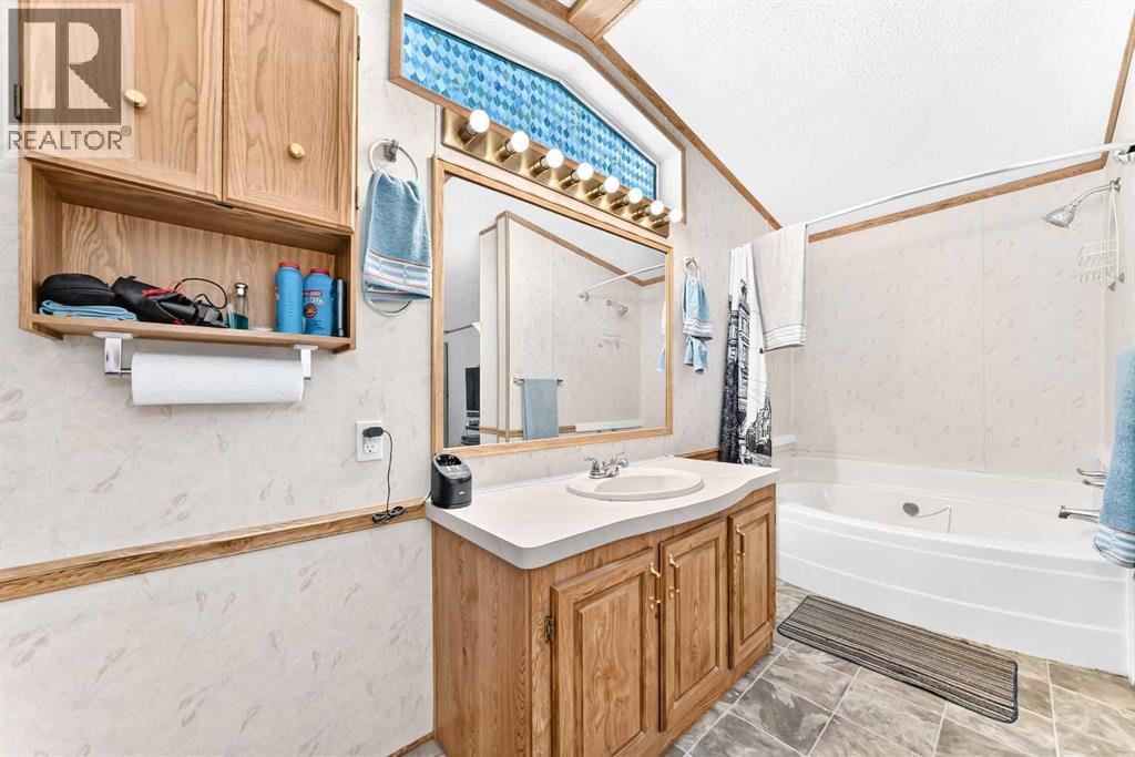 130, 6724 17 Avenue SE - 25
