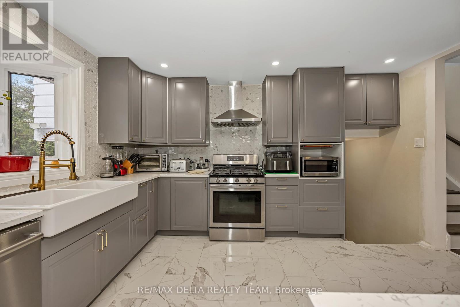 2350 GEORGINA DRIVE - 13