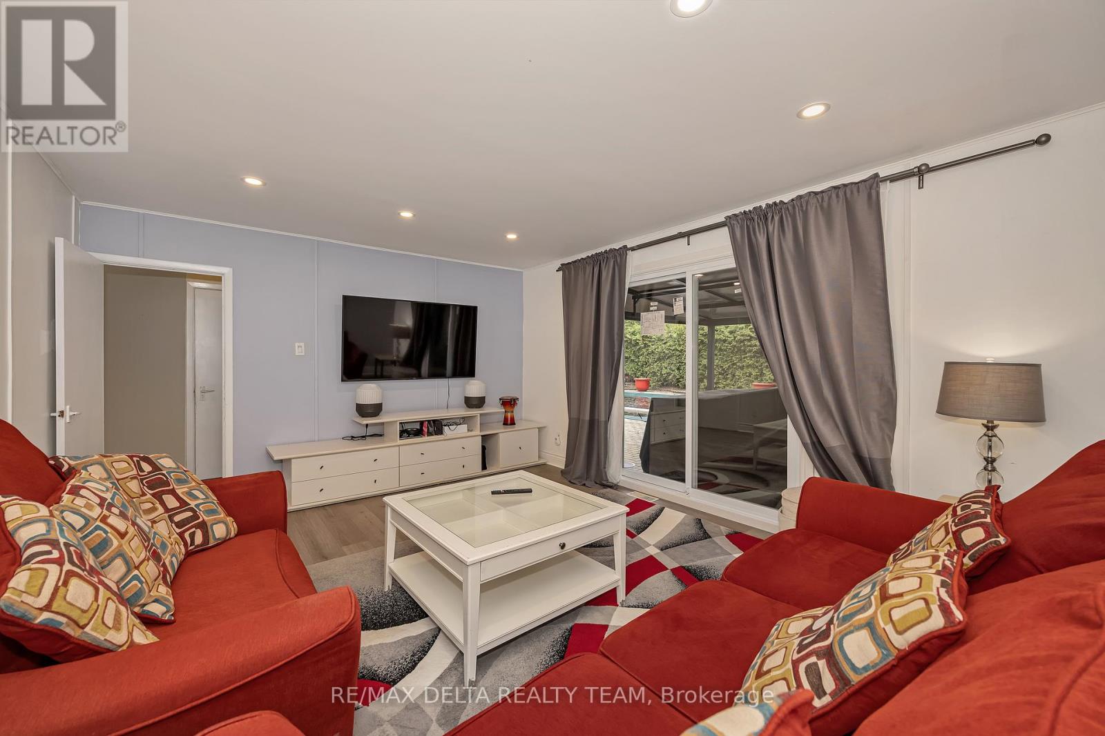 2350 GEORGINA DRIVE - 20