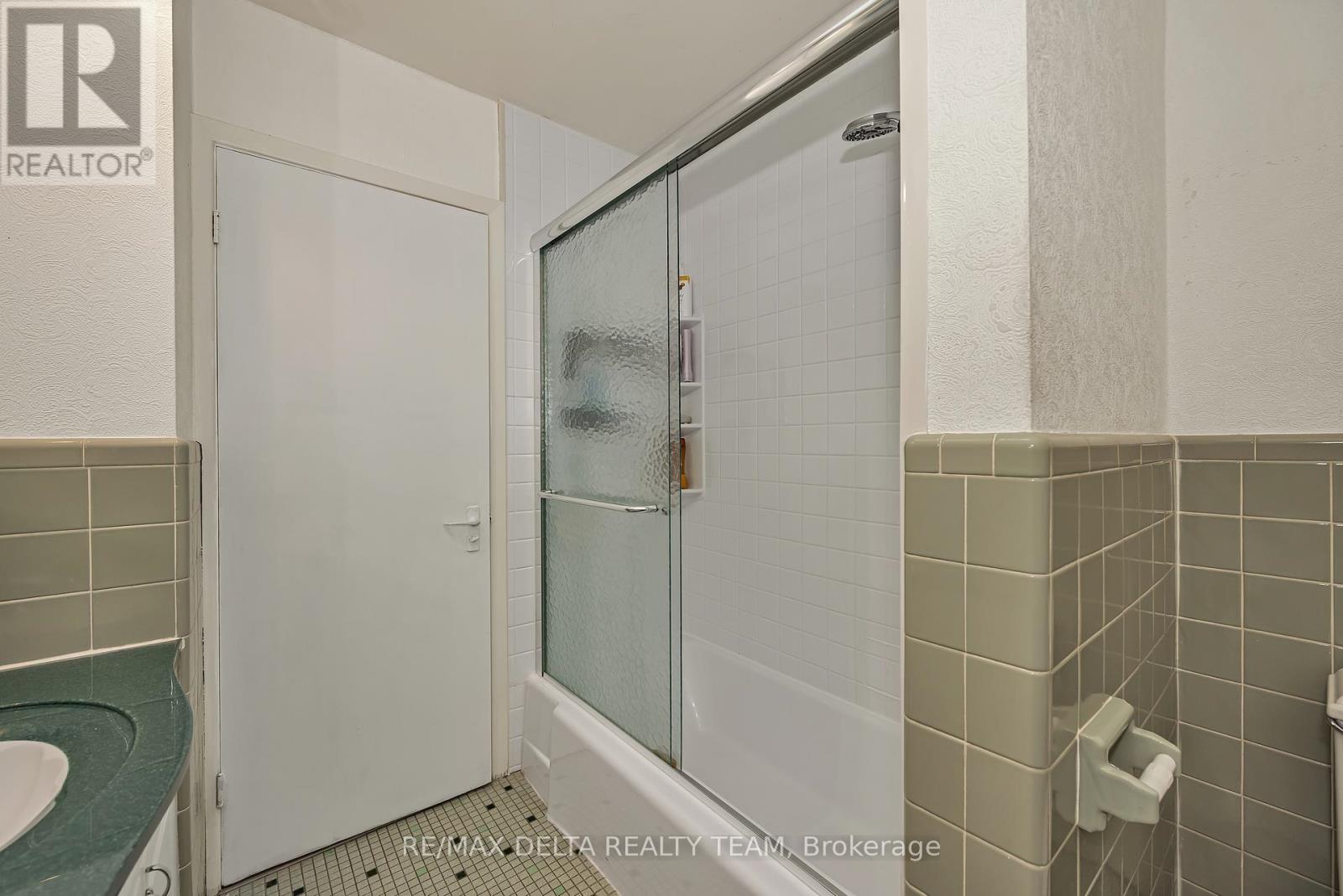 2350 GEORGINA DRIVE - 32