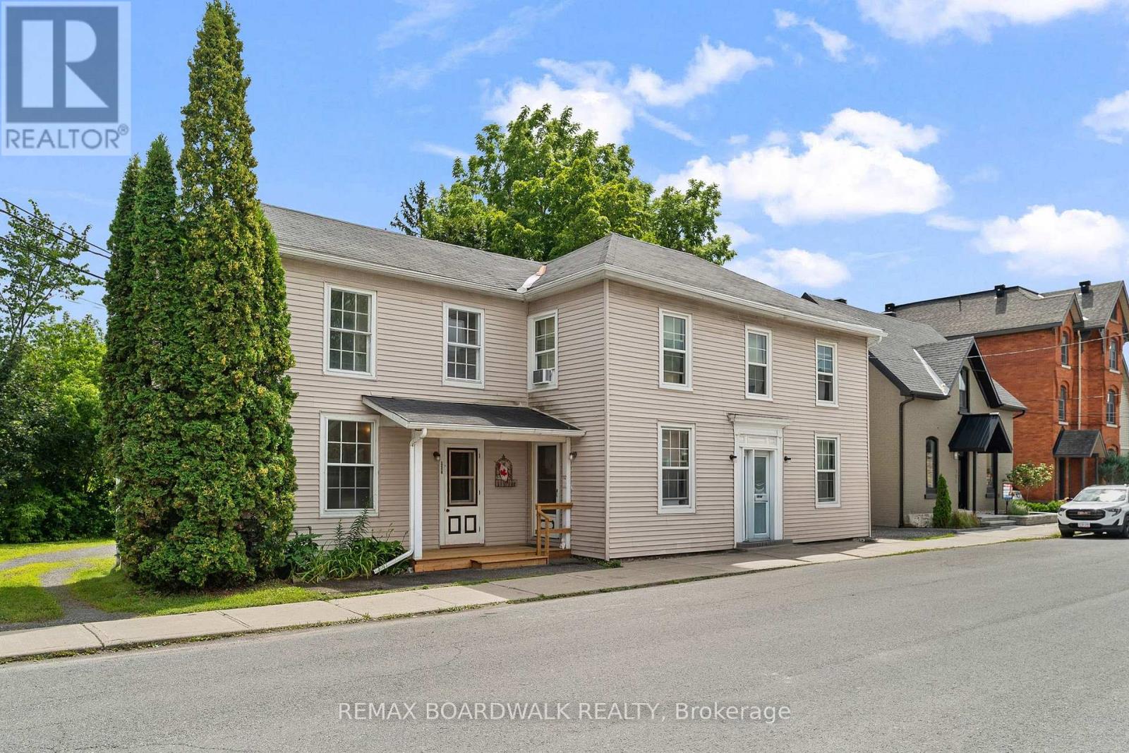 110-114 CLOTHIER STREET E