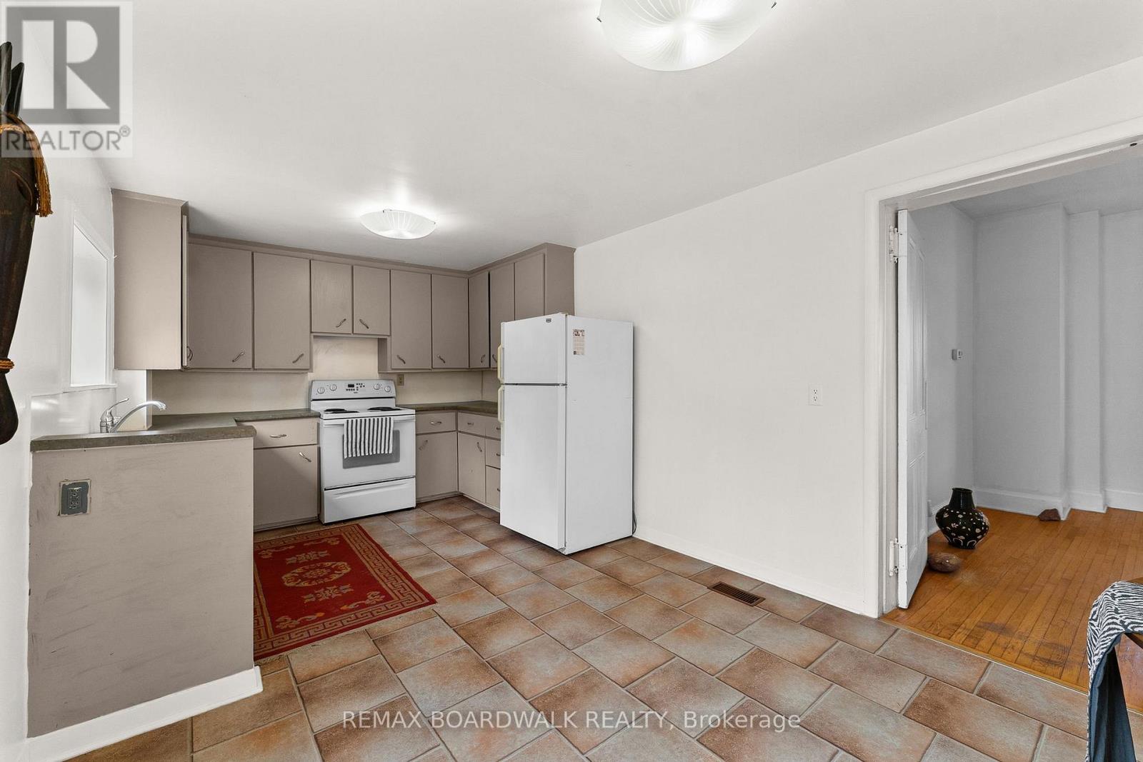 110-114 CLOTHIER STREET E - Image 11