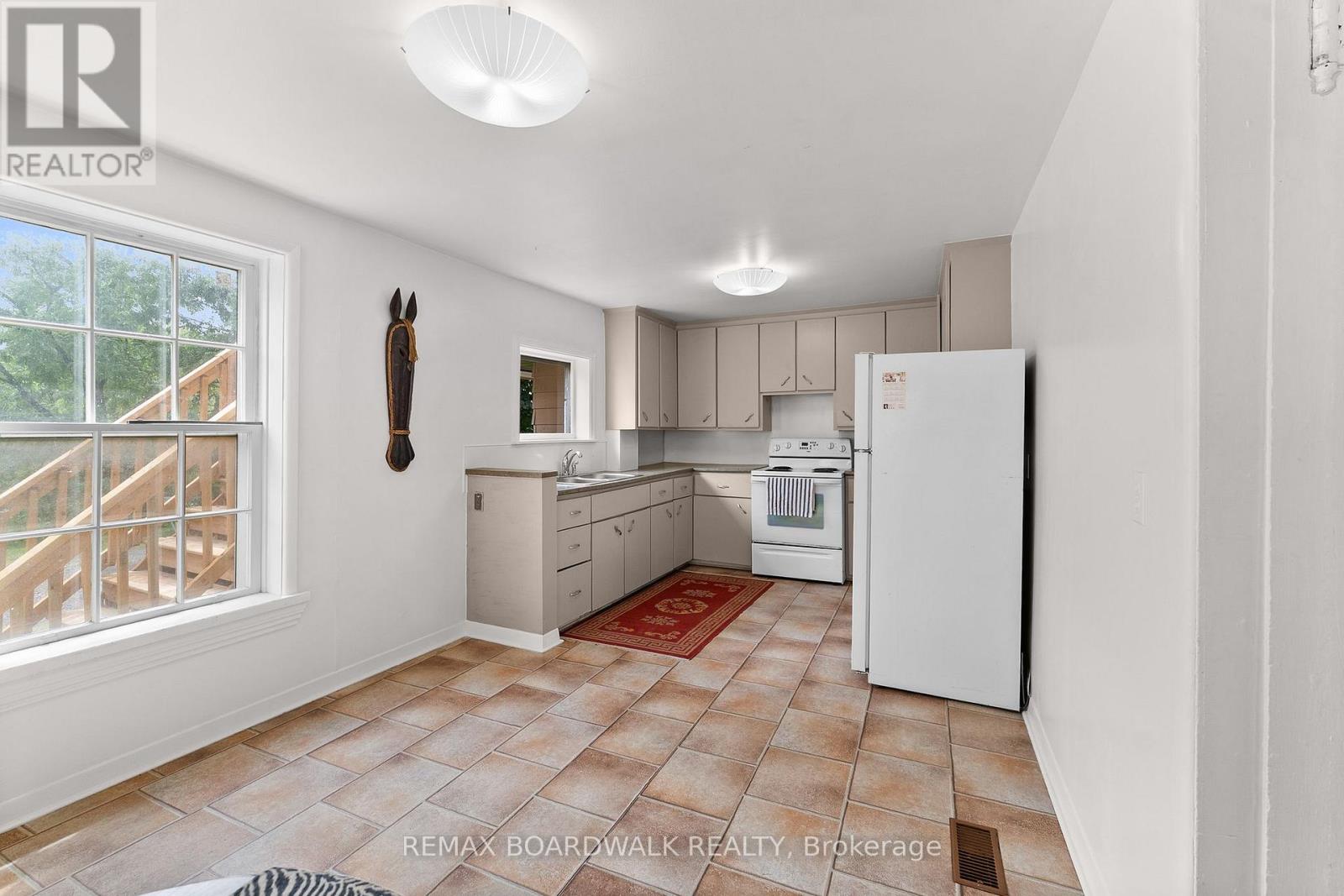 110-114 CLOTHIER STREET E - 12