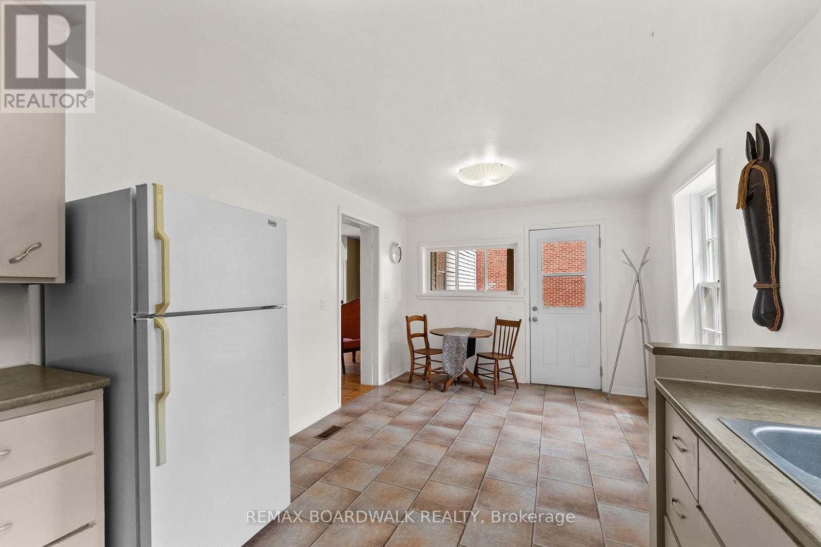 110-114 CLOTHIER STREET E - Image 14