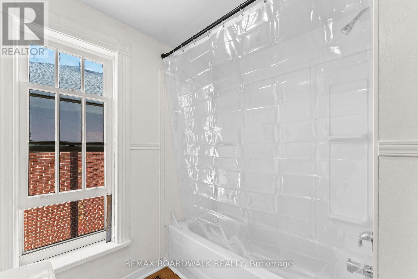 110-114 CLOTHIER STREET E - 21