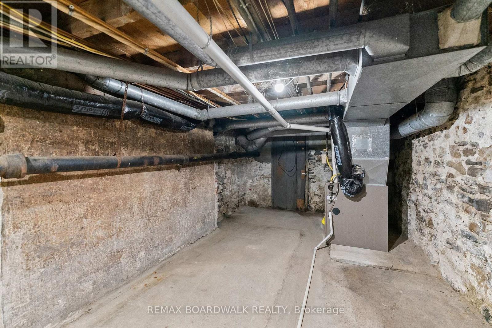 110-114 CLOTHIER STREET E - 25