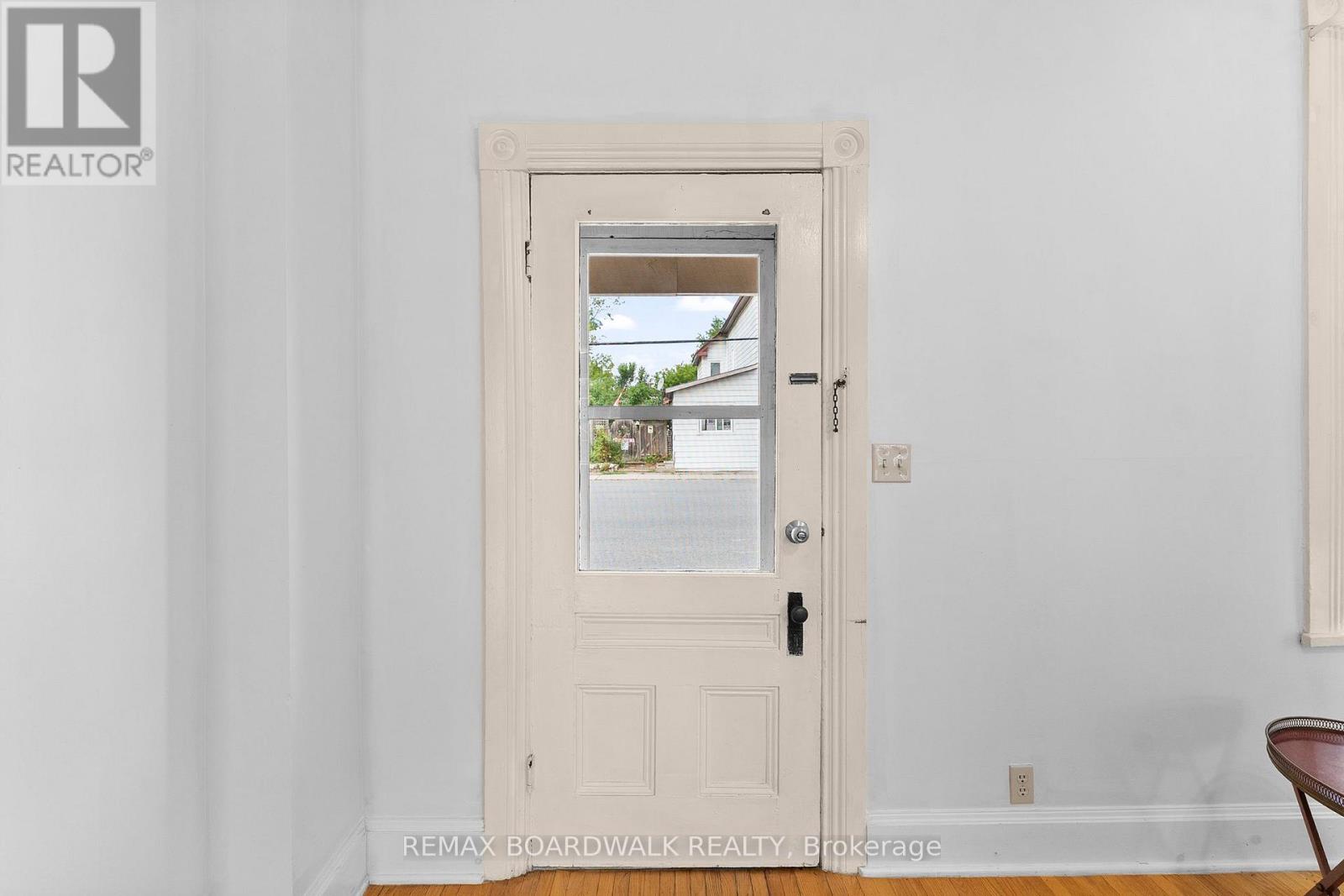 110-114 CLOTHIER STREET E - 4
