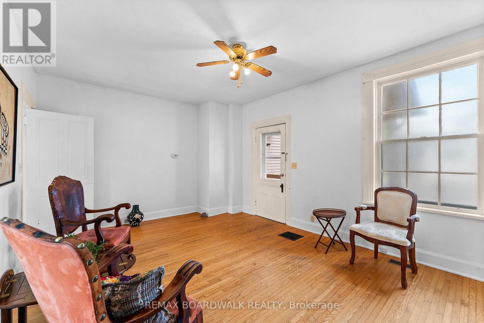 110-114 CLOTHIER STREET E - 5