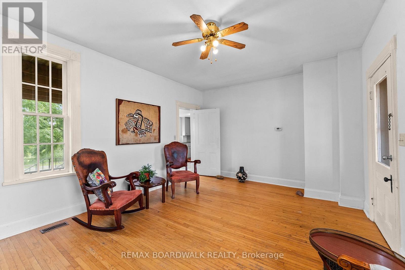 110-114 CLOTHIER STREET E - 8