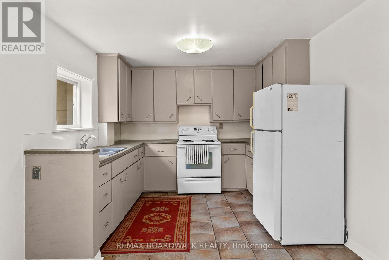 110-114 CLOTHIER STREET E - Image 9