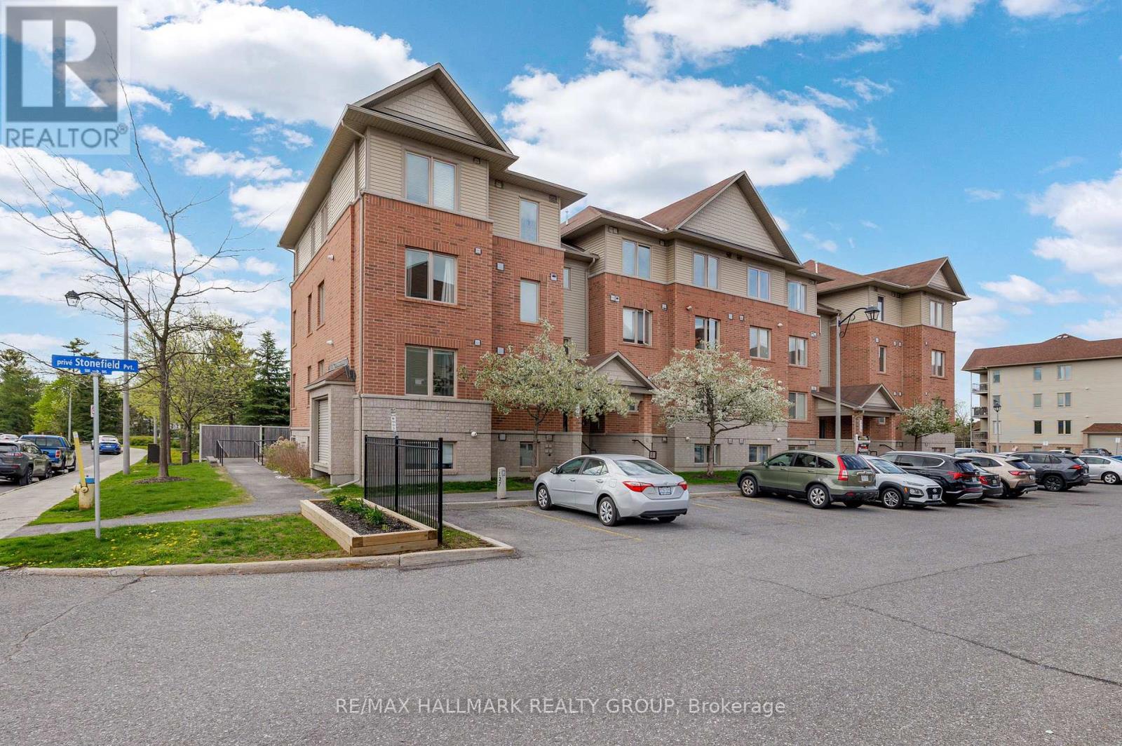 Welcome to 500 Stonefield Private Unit 6.
