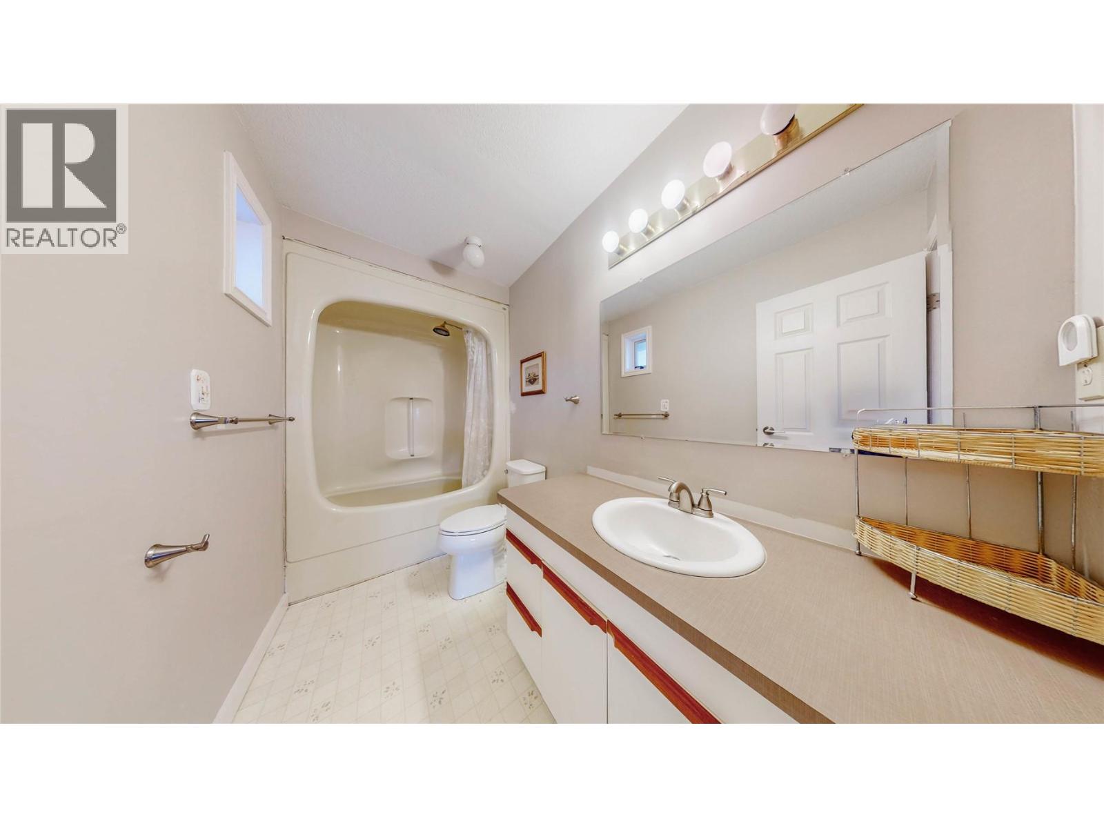 8950 122nd Avenue, Osoyoos
