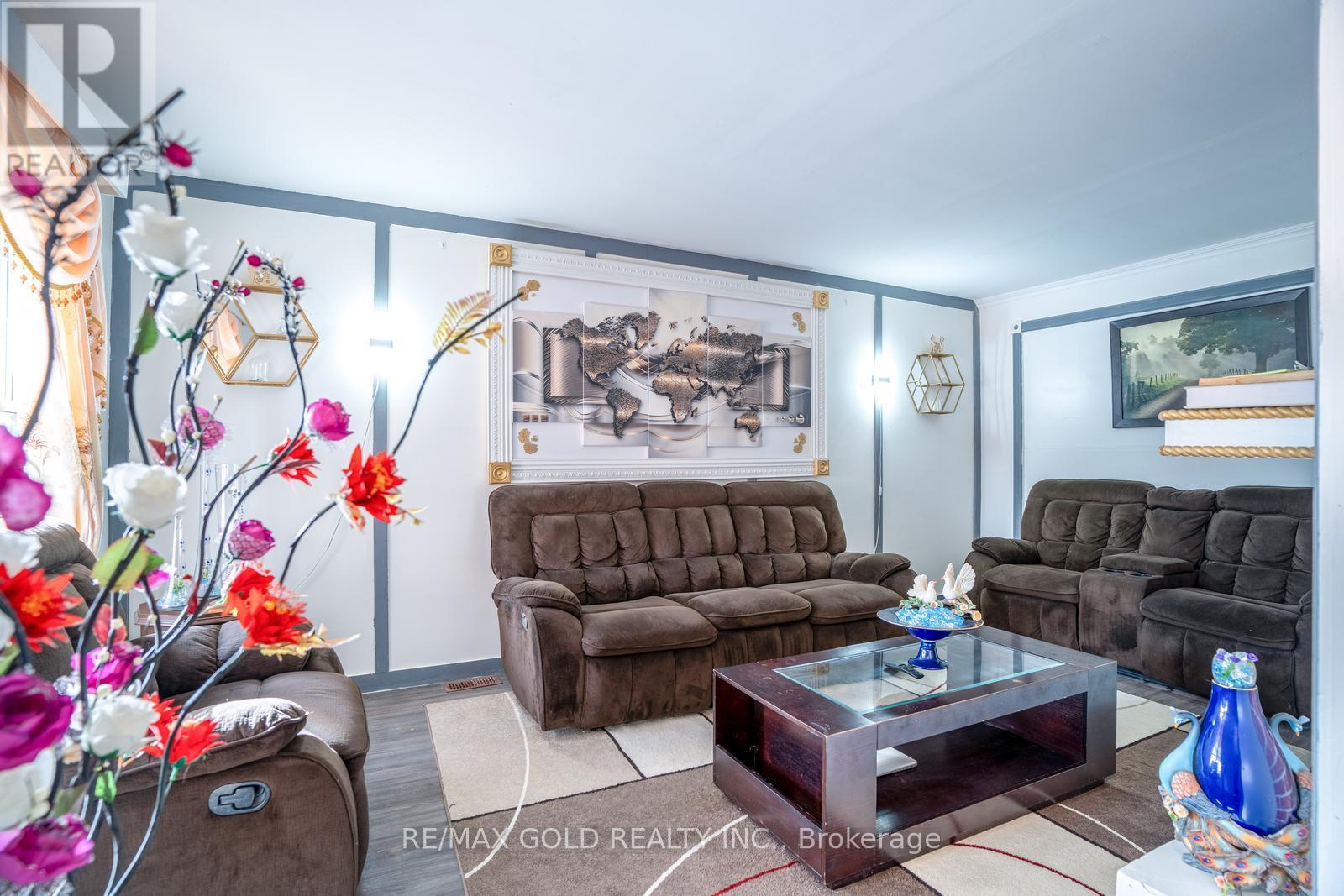 2 KINZIE LANE - Image 6