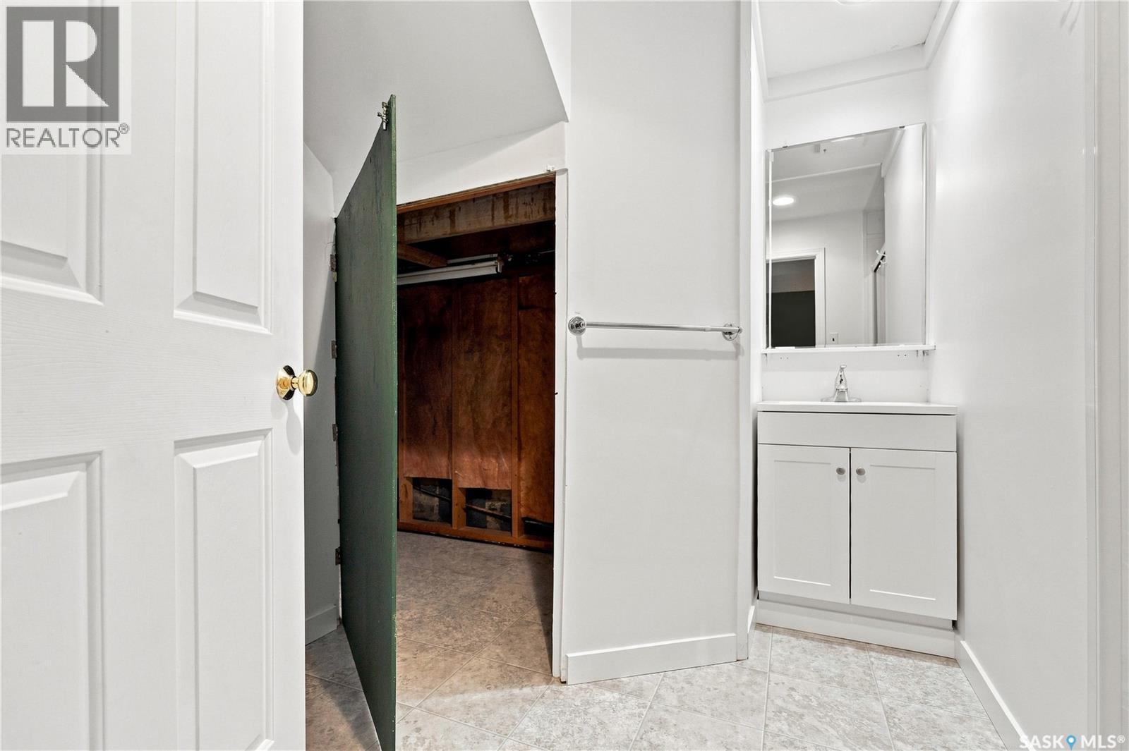 303 Oronsay STREET - Image 40