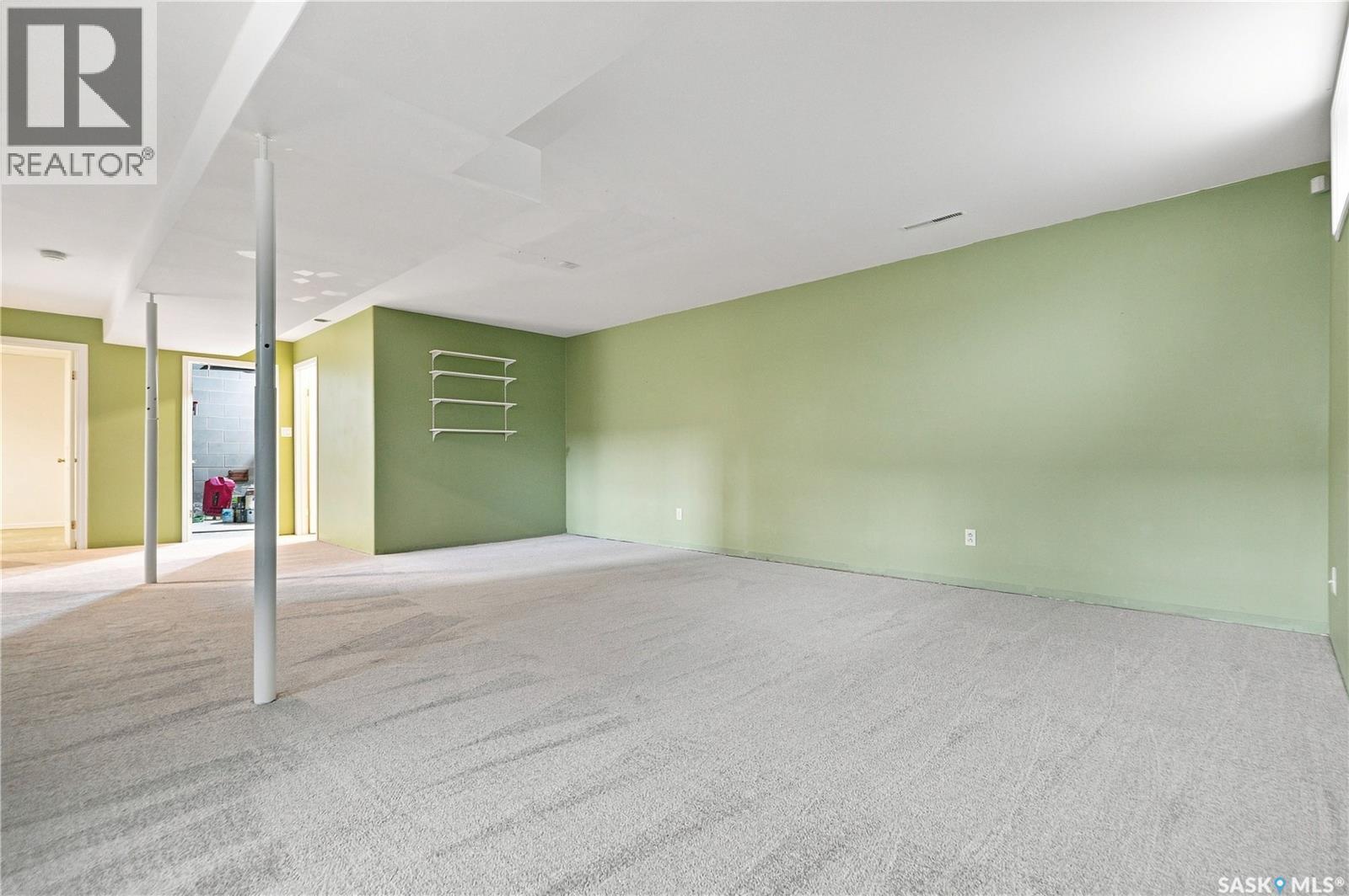 303 Oronsay STREET - 44