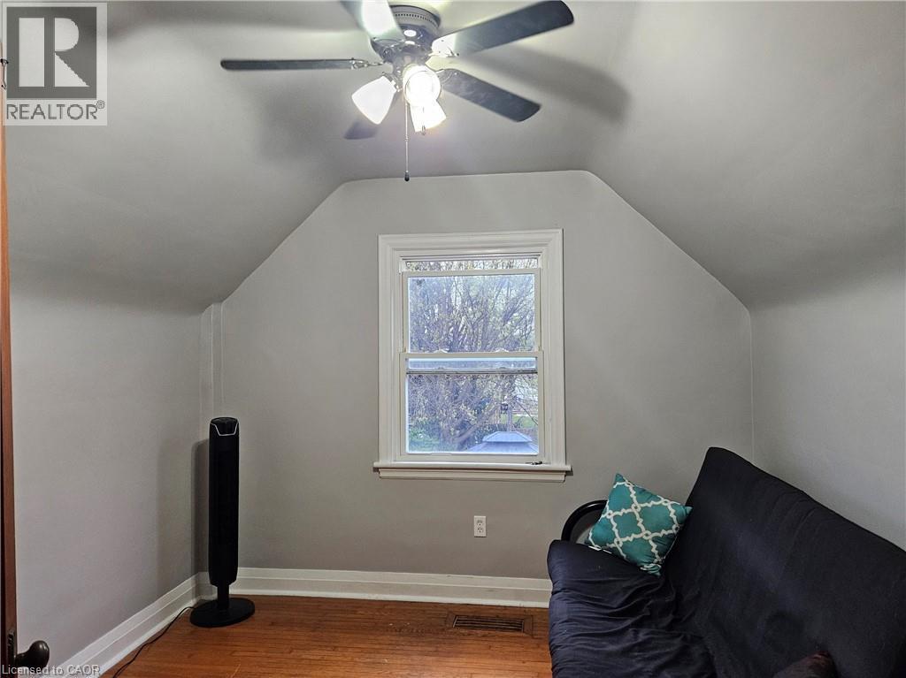 75 BARONS Avenue S - 11