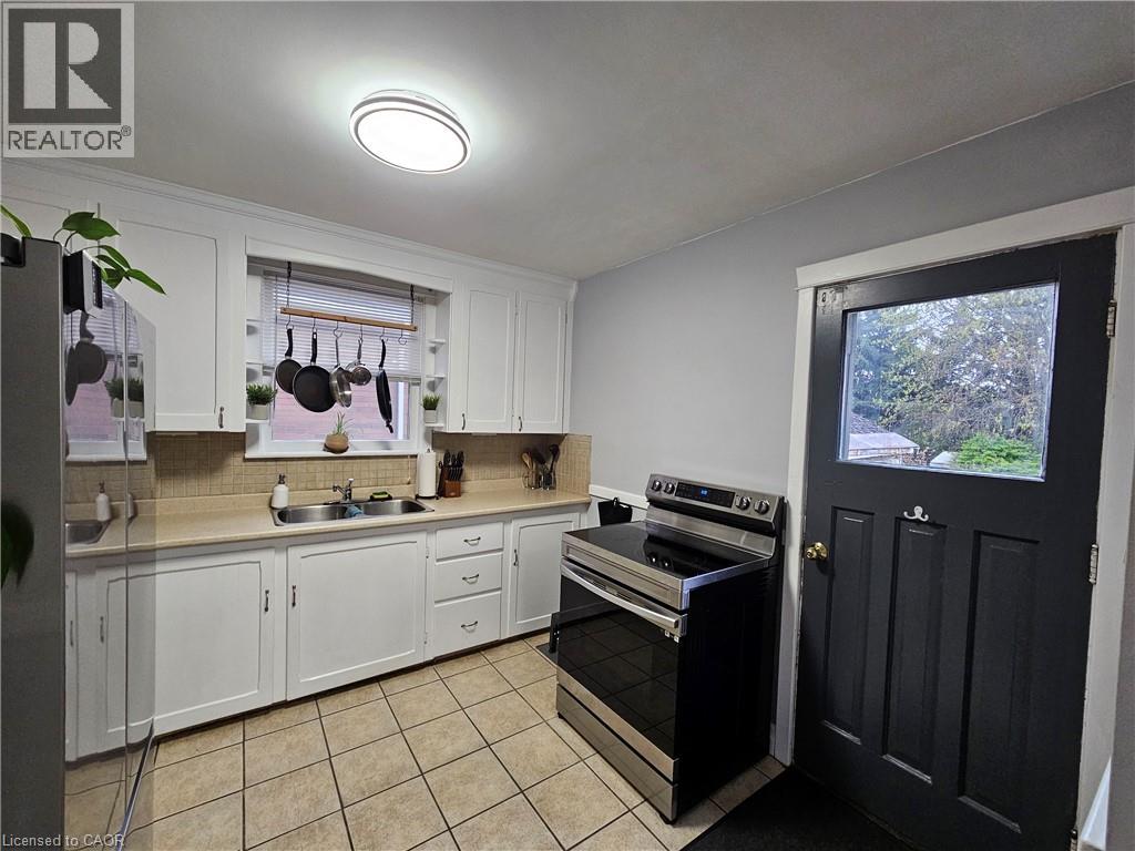 75 BARONS Avenue S - 6