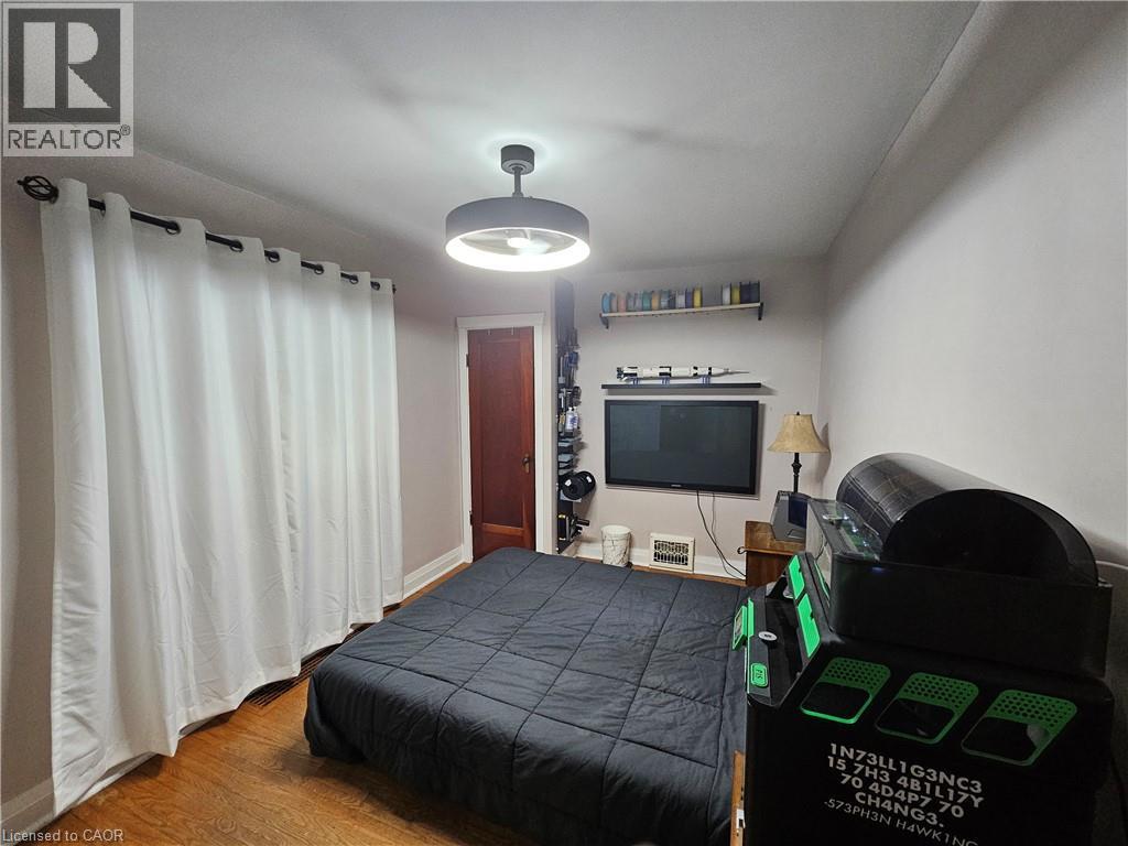 75 BARONS Avenue S - 7