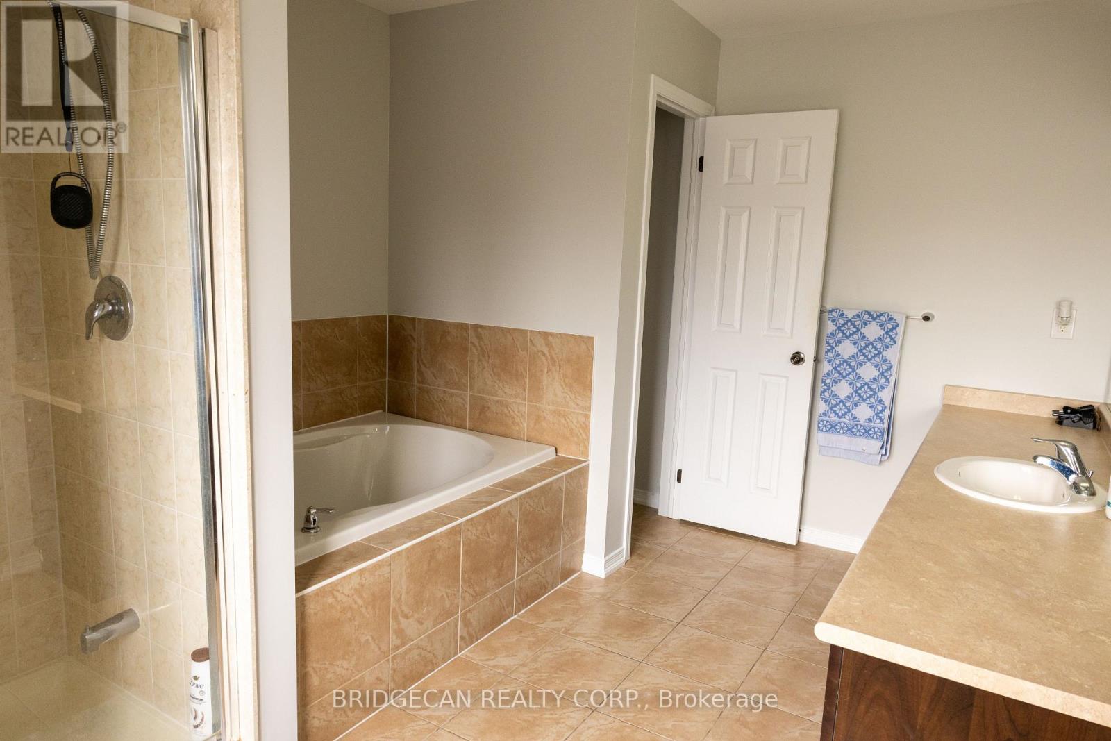 20 GILLESPIE DRIVE - 36