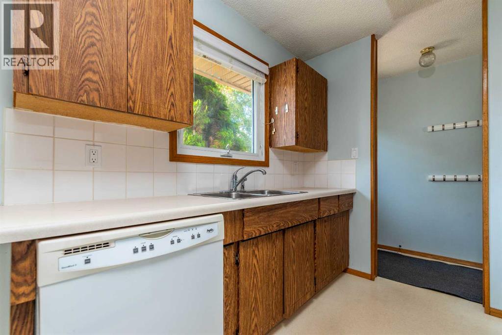 3408 52 Avenue - 8