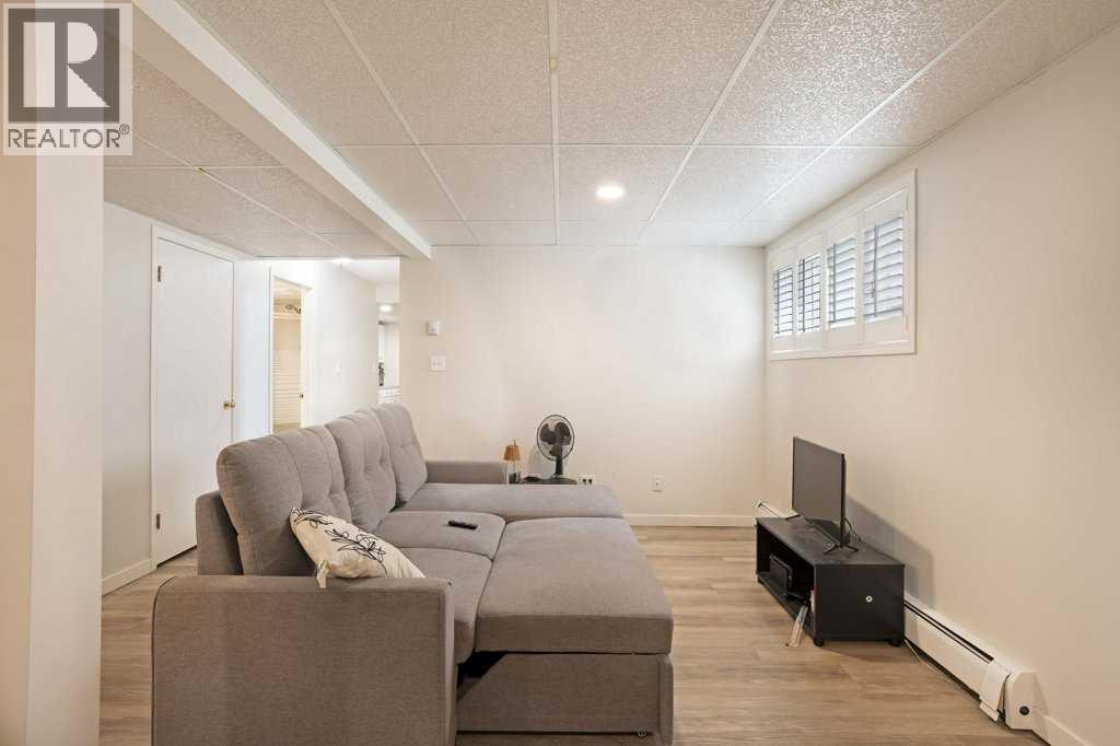11 10 Street W - 36