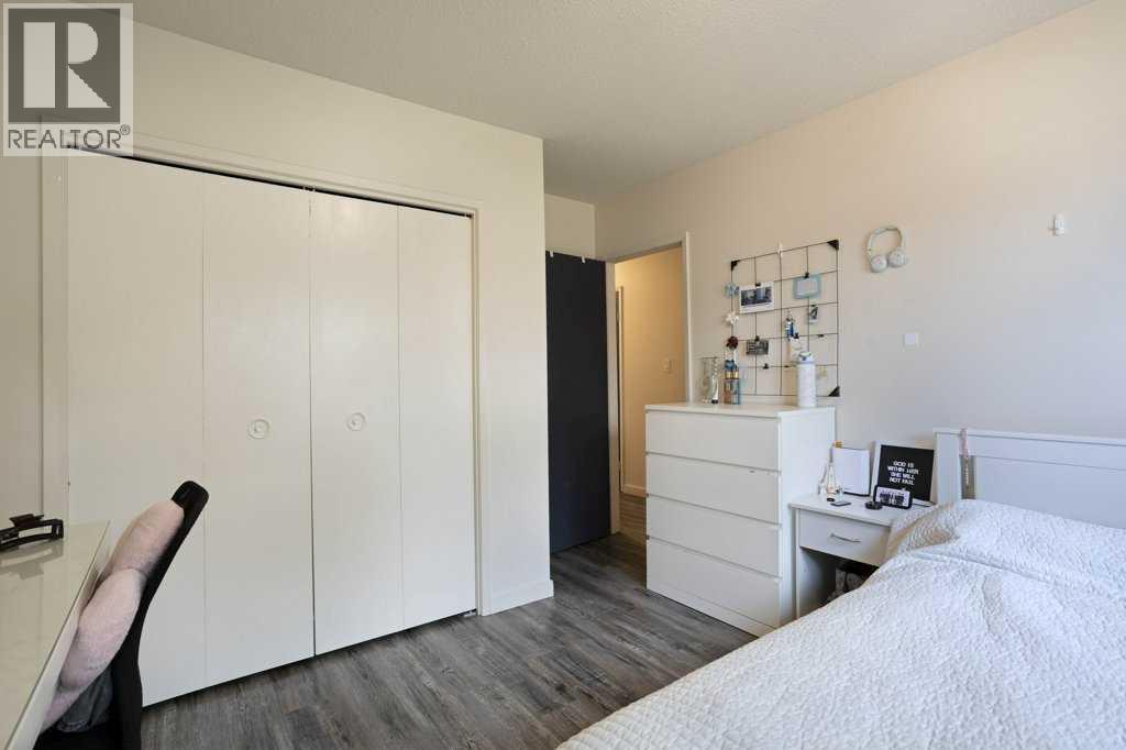 11 10 Street W - 9