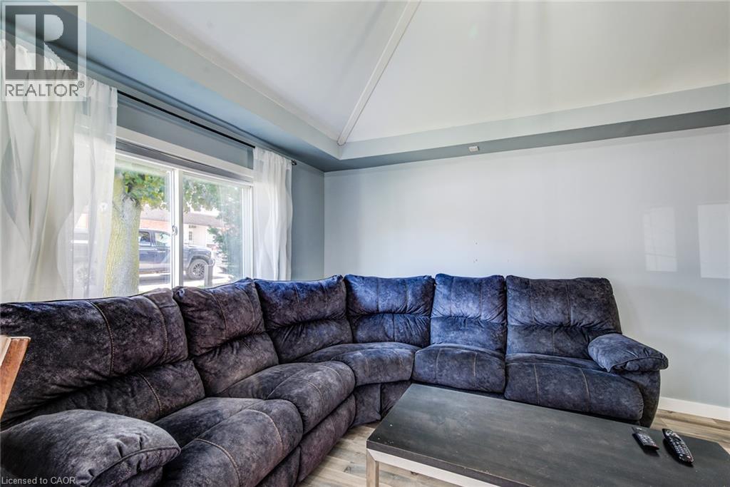 14 MADDISON Street E - Image 8