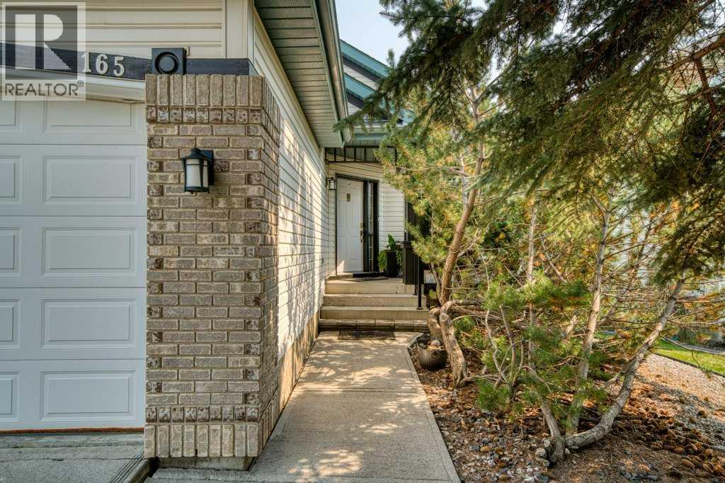 165 Douglasview Rise SE - 2