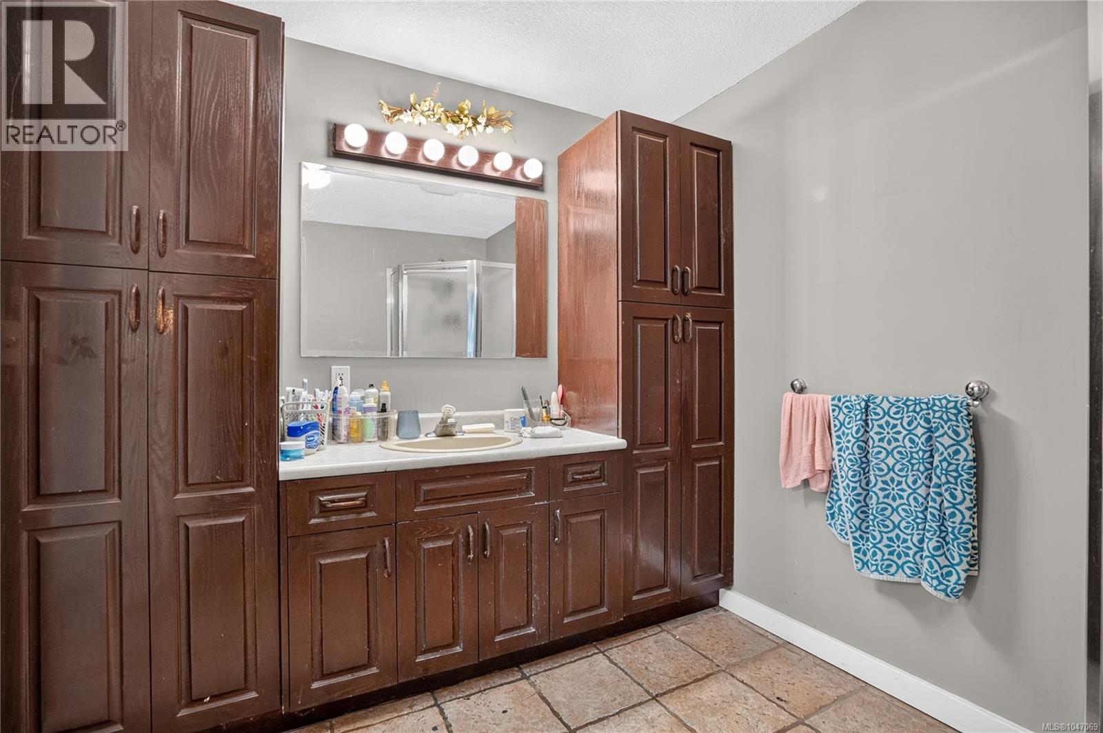 5633 STRICK Rd, Port Alberni