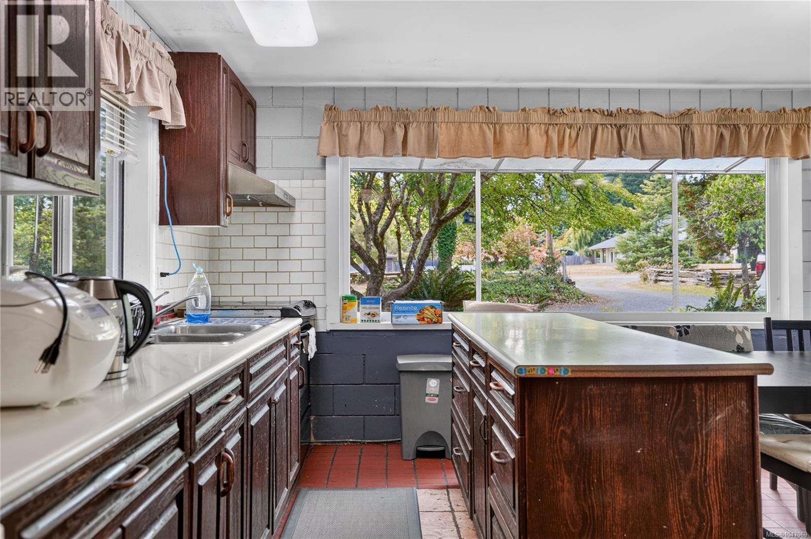 5633 STRICK Rd, Port Alberni