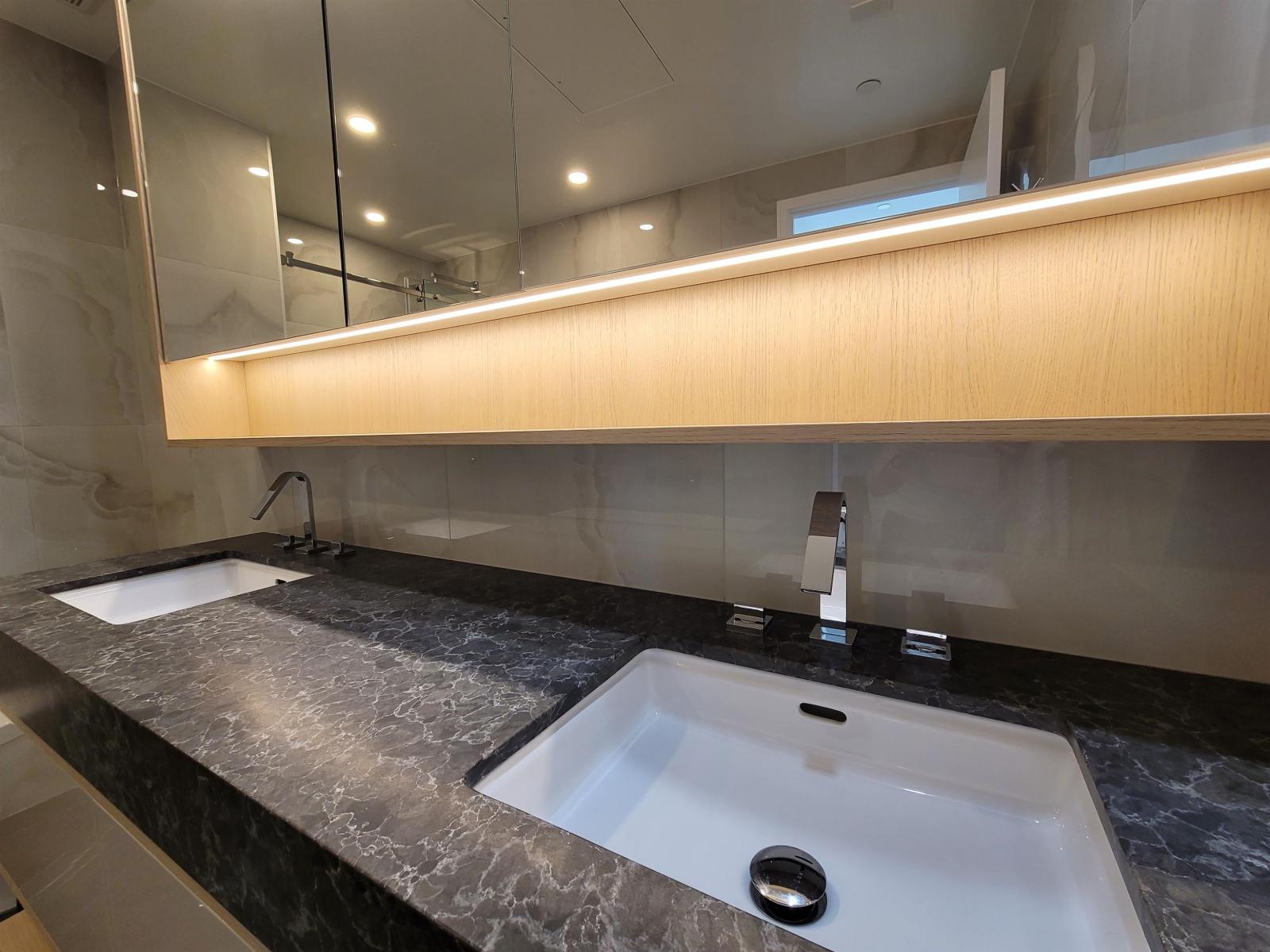 705 1342 JOHNSTON ROAD, White Rock