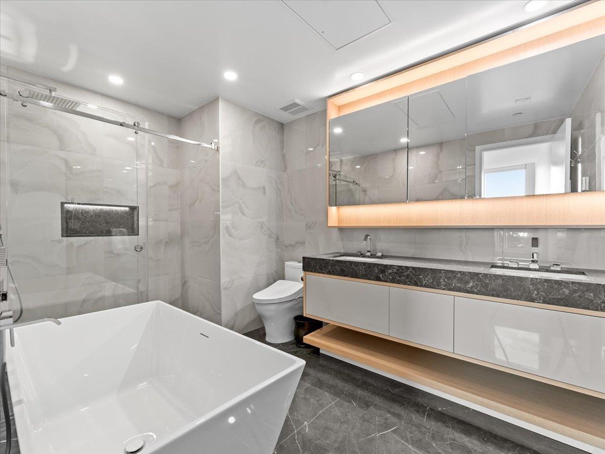 705 1342 JOHNSTON ROAD, White Rock