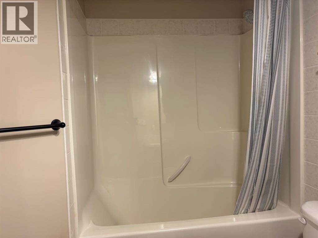 11 Northlands Crescent NE - 25