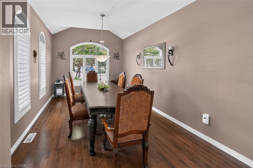 37 HICKORY Crescent - Image 17