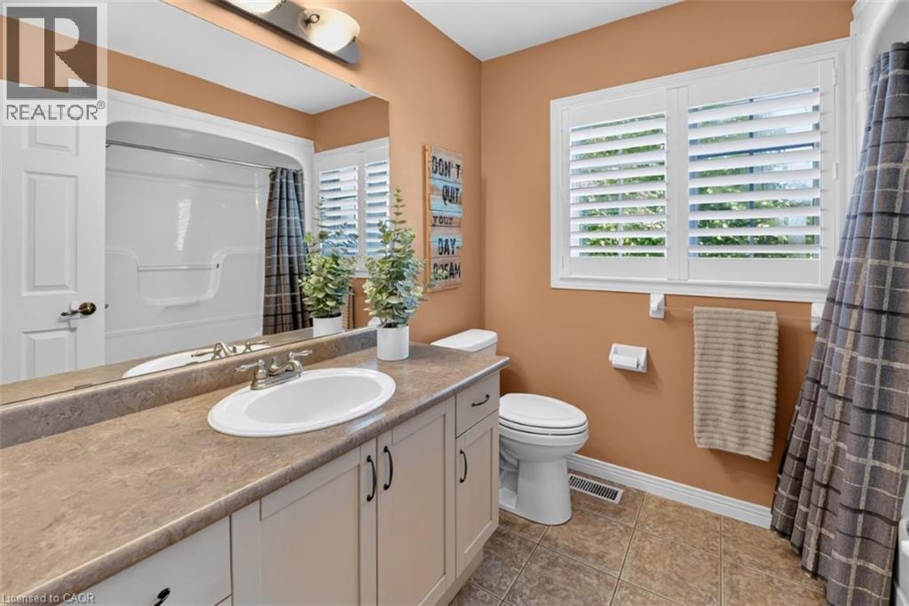 37 HICKORY Crescent - Image 24