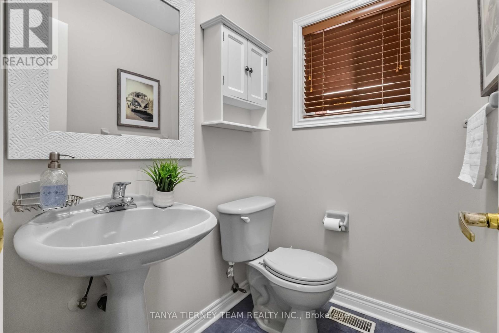 22 SINDEN DRIVE - 28