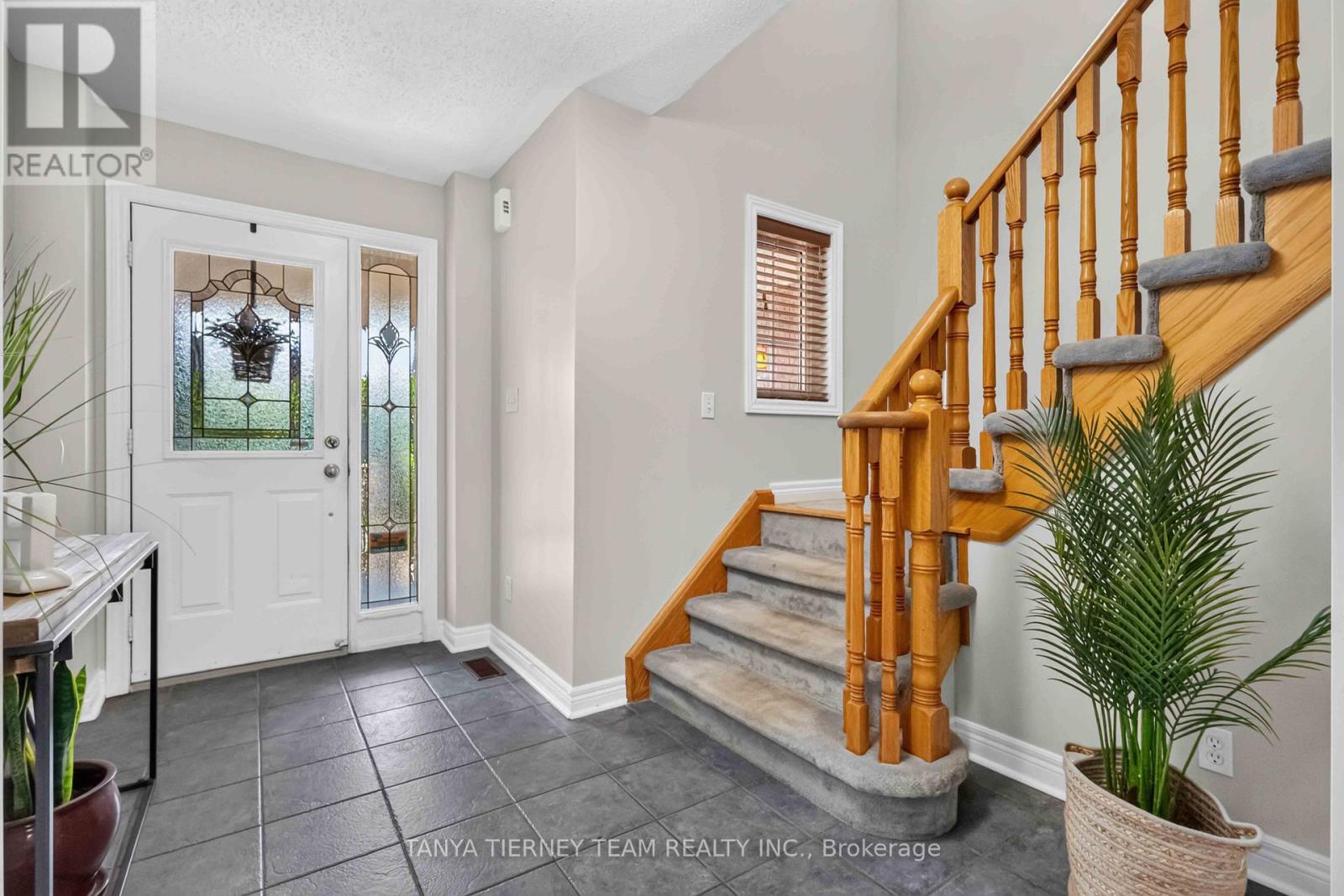 22 SINDEN DRIVE - 29