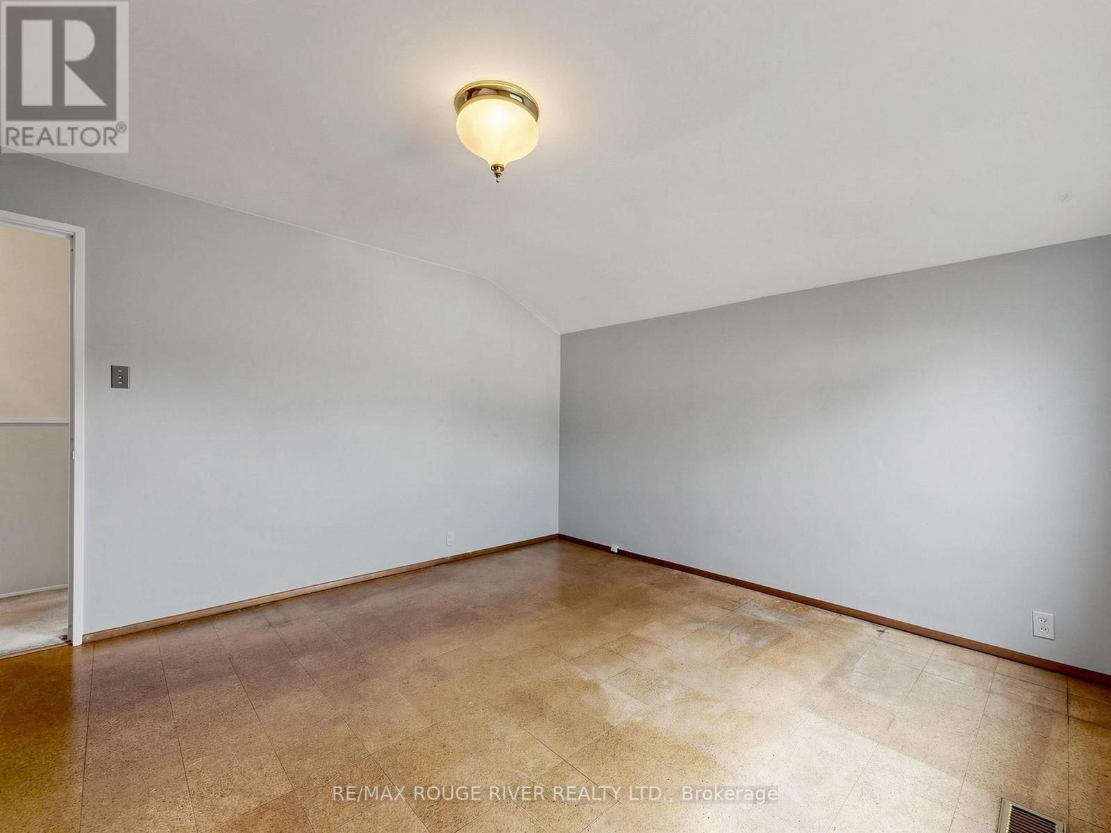 99 OAKLEY BOULEVARD - 17
